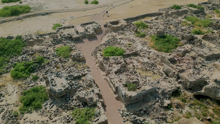 أطلال الأخدود في نجران، لقطة جوية نهارية.