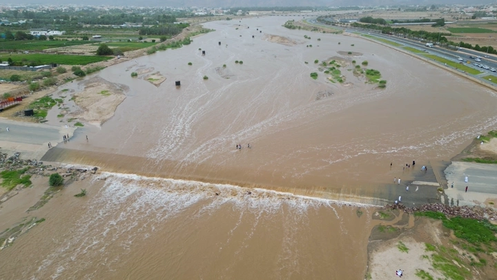 سيل المطر في نجران، لقطة جوية نهارية.