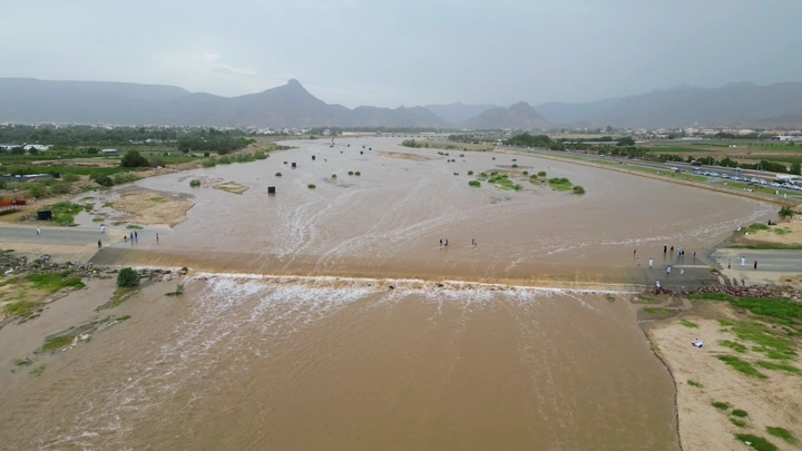 سيل في نجران بعد المطر، منظر جوي.
