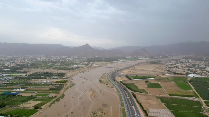 سيل المطر في نجران من الأعلى، لقطة جوية.