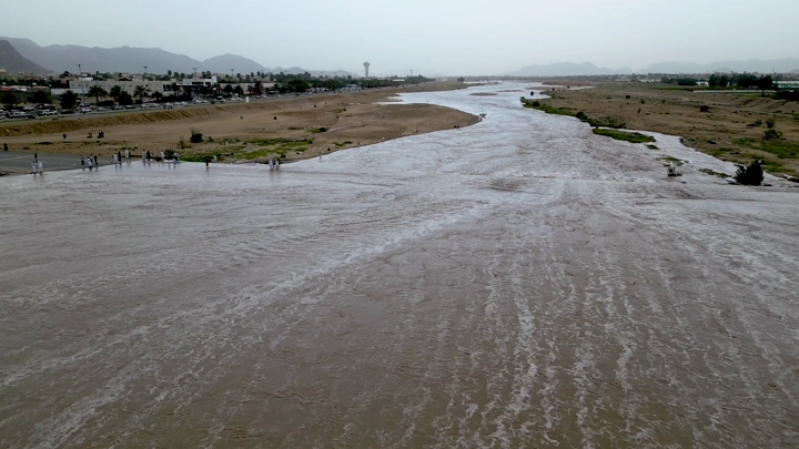 سيل في نجران بعد المطر، منظر جوي.