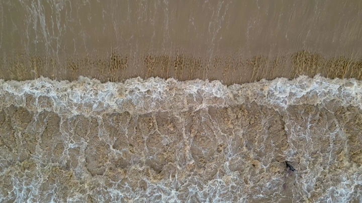 سيل مياه في نجران بعد المطر، لقطة جوية.