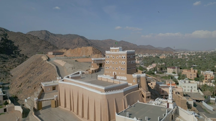قصر العان التاريخي في نجران، لقطة جوية نهارية.