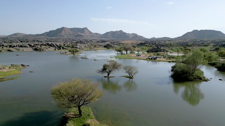 منظر طبيعي لبئر عسكر في نجران، لقطة جوية.