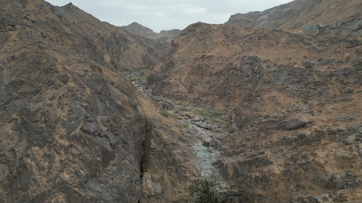 منظر لجبل مغرة في نجران، لقطة جوية.