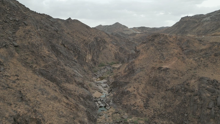 منظر لجبل مغرة في نجران، لقطة جوية.