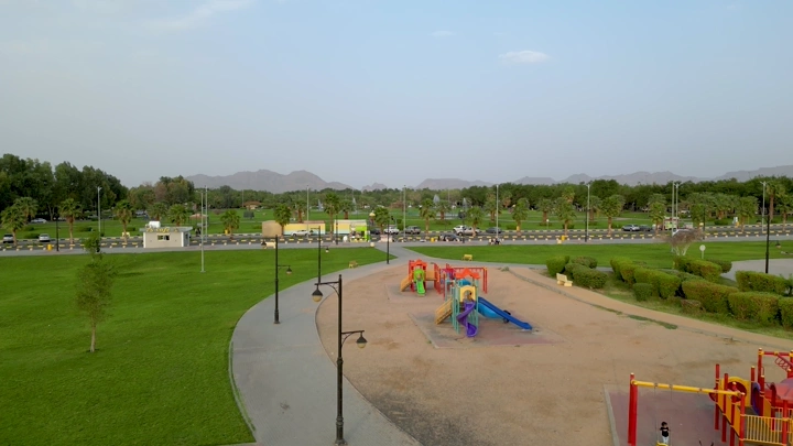 ملعب أطفال في غابة سقام نجران، لقطة جوية.
