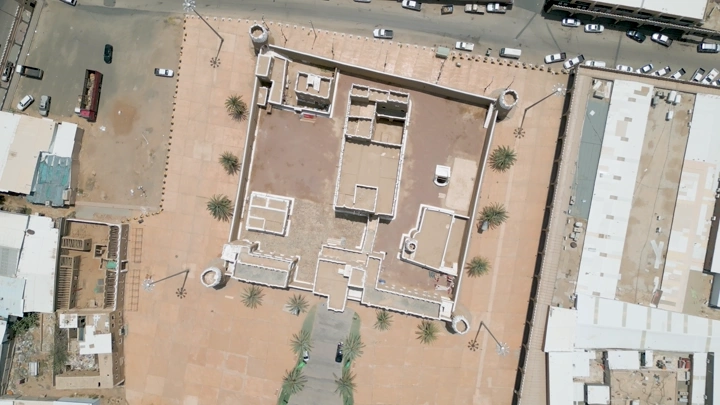 قصر الإمارة التاريخي في نجران، لقطة جوية من الأعلى.