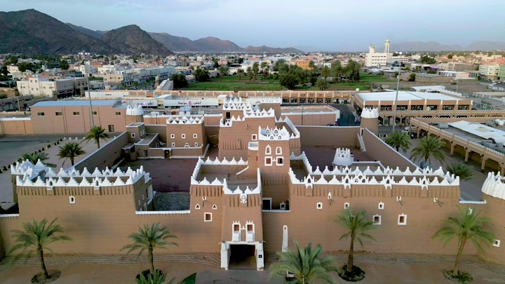قصر الإمارة التاريخي في نجران، لقطة جوية.