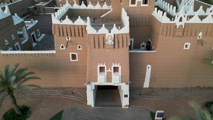 قصر الامارة تاريخي في نجران، لقطة جوية نهارية.