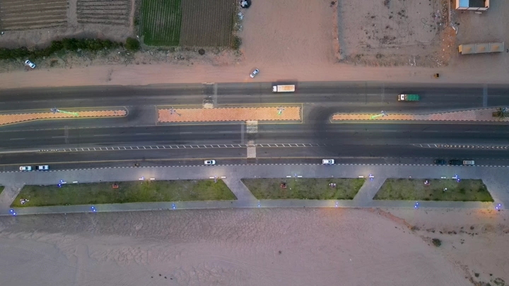 طريق مزدوج في نجران من الأعلى، لقطة جوية.