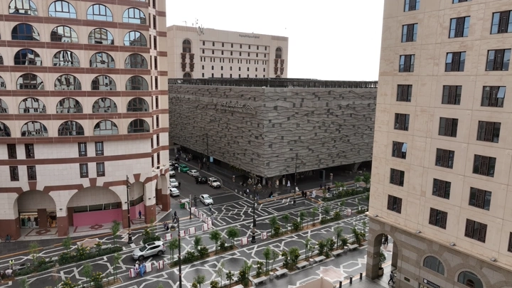 مباني حديثة في المدينة المنورة، لقطة من الأعلى.