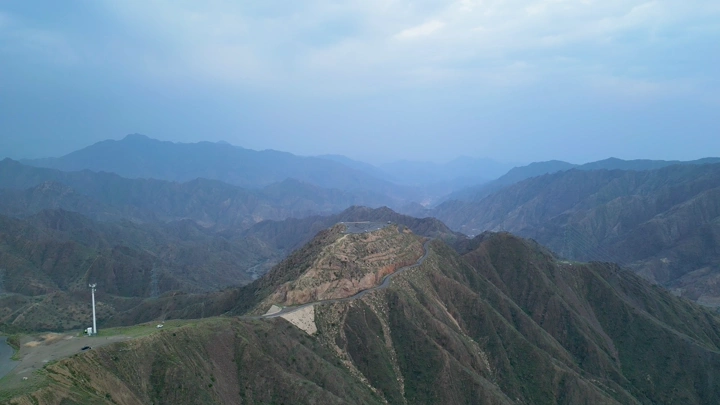 منظر جوي لعقبة ضلع في أبها، تصوير درون.