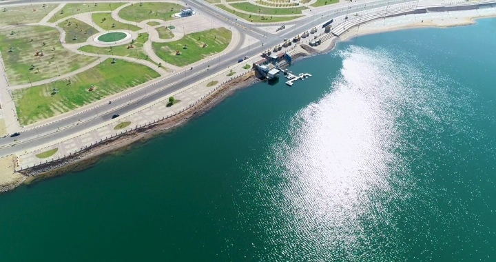 الواجهة البحرية دومة الجندل في الجوف، صورة جوية نهارية.