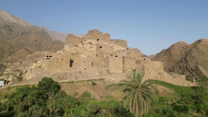قرية ذي عين التاريخية في الباحة، لقطة درون.