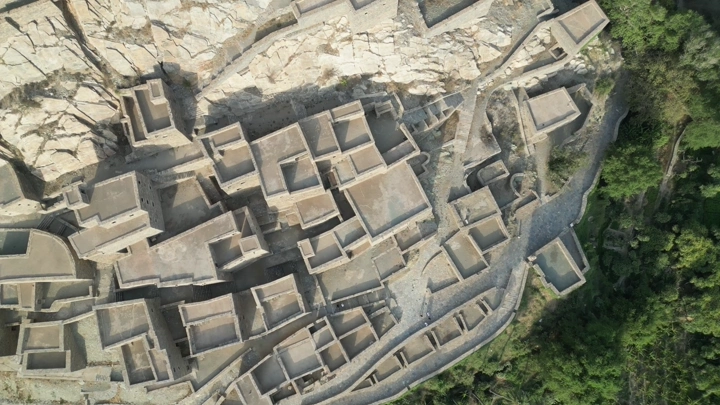 قرية ذي عين الأثرية في الباحة، تصوير جوي.