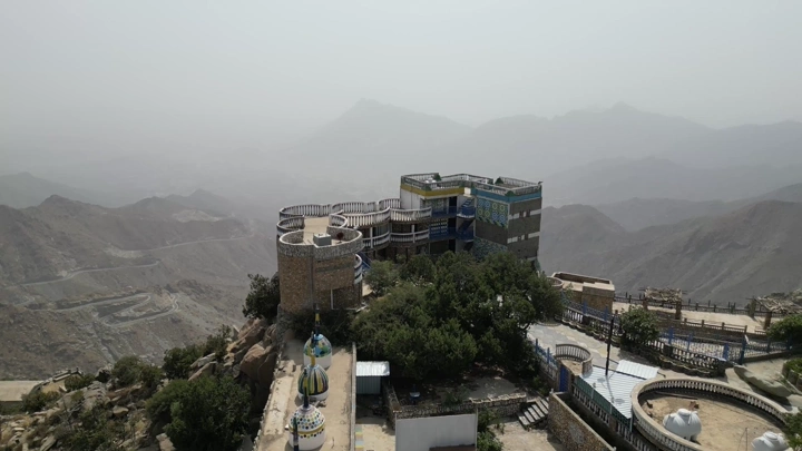 قرية المقر السياحية في النماص، منظر جوي نهاري.