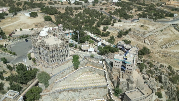 قرية المقر السياحية في النماص، لقطة جوية نهارية.