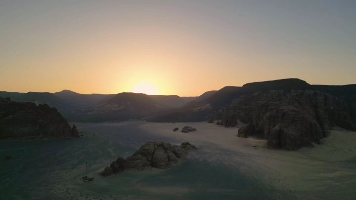 جبال العلا عند الغروب، لقطة درون.