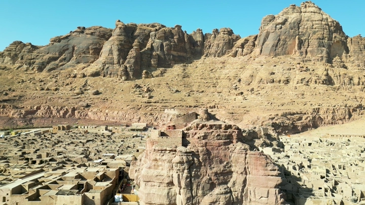 قلعة الحجر في مدائن صالح بالعلا، لقطة درون.