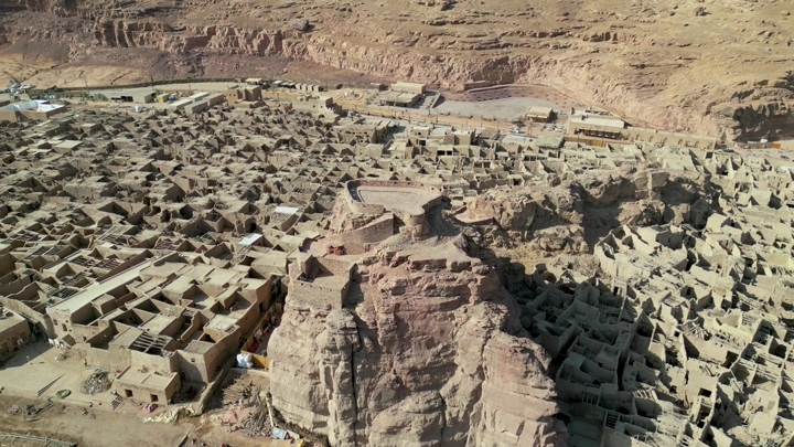 قلعة الحجر في مدائن صالح بالعلا، لقطة درون.