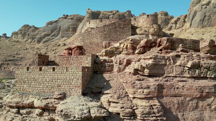 قلعة الحجر في مدائن صالح، العلا، لقطة درون.