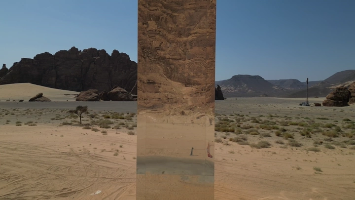 برج اتصالات بين جبال العلا، لقطة درون.