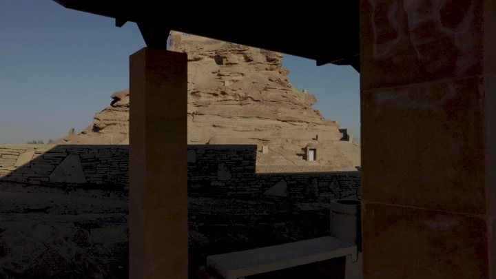 قلعة زعبل في سكاكا تحت ضوء الشمس، لقطة من الداخل.