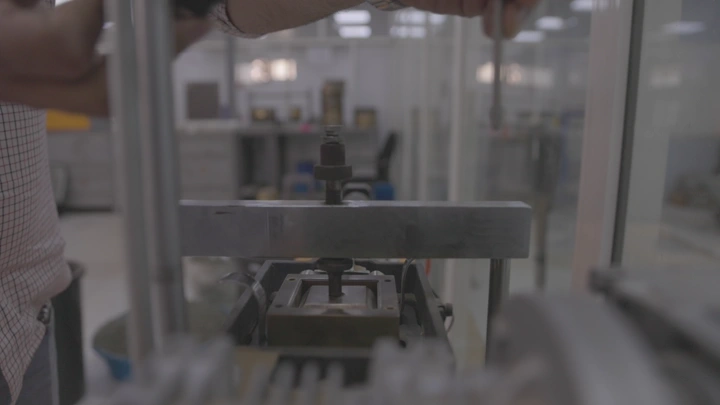 اختبار التربة في مختبر، لقطة مقربة.