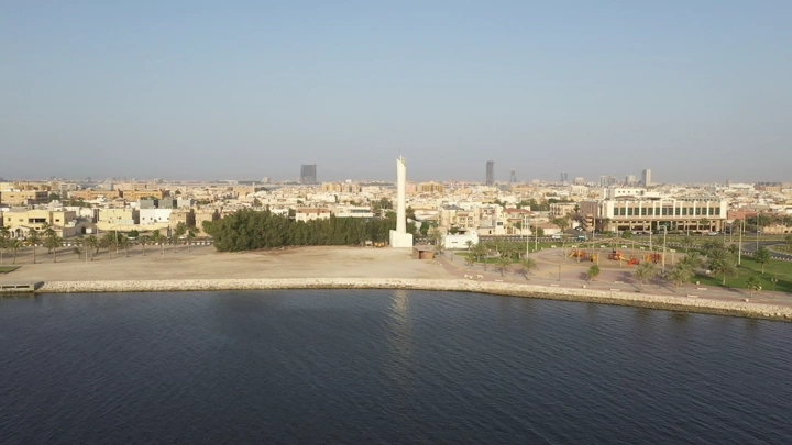 كورنيش الحمراء في جدة، لقطة جوية نهارية.