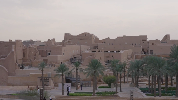 منتزه البجيري في الدرعية بالرياض، لقطة نهارية واسعة.