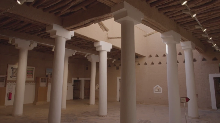 فناء داخلي لقصر المصمك في الرياض، لقطة داخلية.