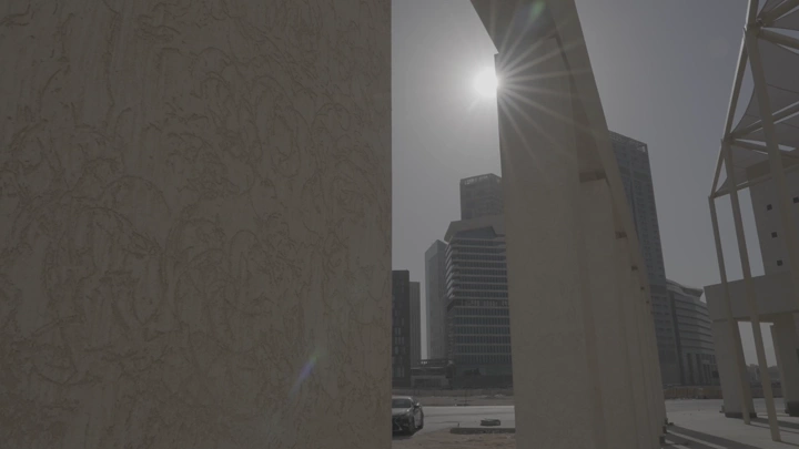 مباني المدينة المالية في الرياض تحت أشعة الشمس، لقطة نهارية.