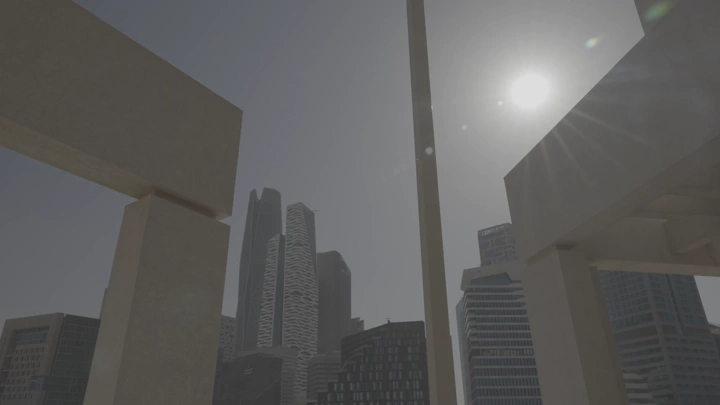 رجل ينظر إلى ناطحات سحاب في المدينة المالية بالرياض تحت الشمس، لقطة من الأسفل.