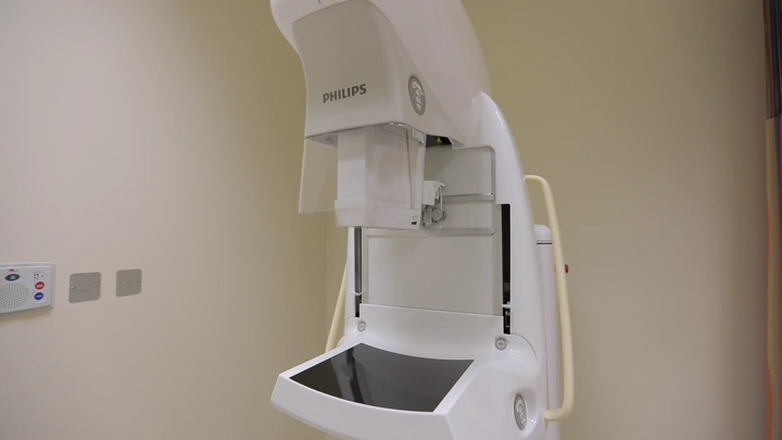 جهاز ماموجرام في مستشفى، لقطة داخلية.