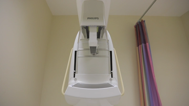 جهاز ماموجرام في مستشفى، لقطة من أسفل.