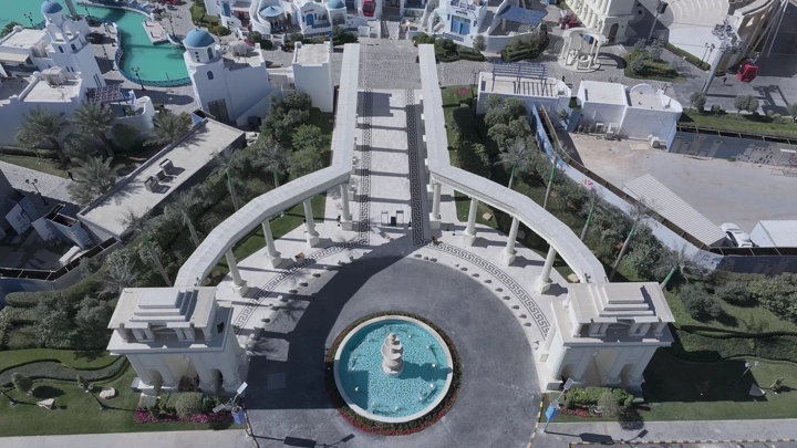 منظر جوي للبوليفارد في الرياض خلال النهار، لقطة درون.