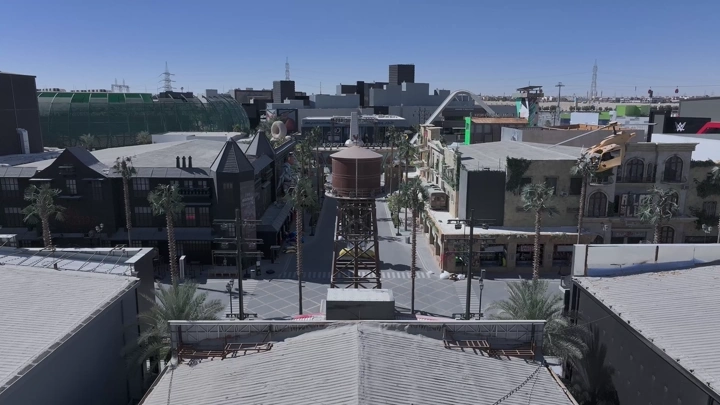 مشهد جوي للبوليفارد في الرياض، يظهر المباني والمرافق الحديثة.