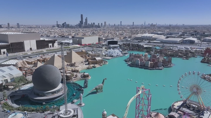 بوليفارد وورلد في الرياض، لقطة جوية نهارية.