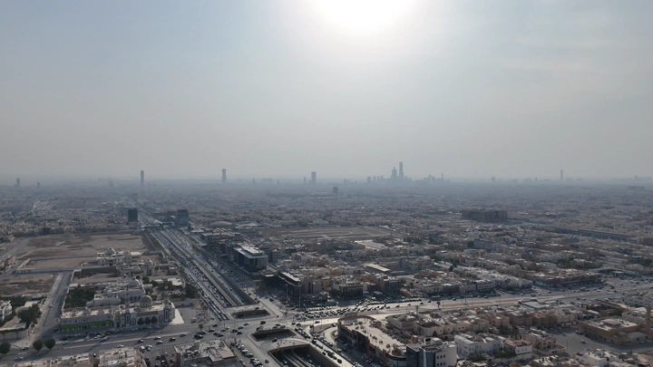 منظر جوي لمدينة الرياض في النهار، لقطة جوية .