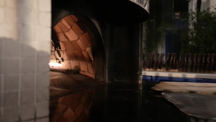 فرن طوب في مخبز، لقطة داخلية.