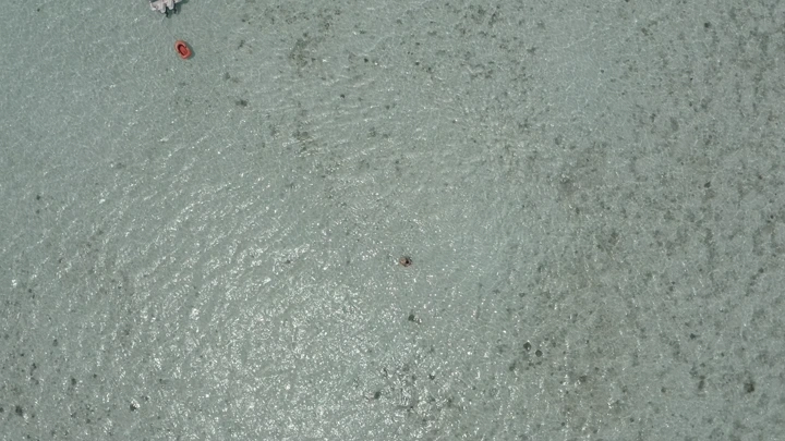 مياه صافية في أملج، لقطة جوية.