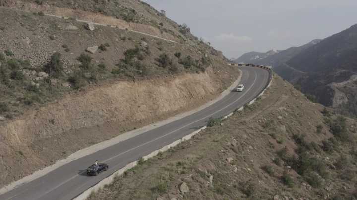 طريق عقبة حزنه في الباحة، لقطة جوية.