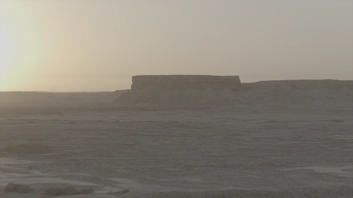 هضبة في القصيم عند الغروب، لقطة بانورامية.