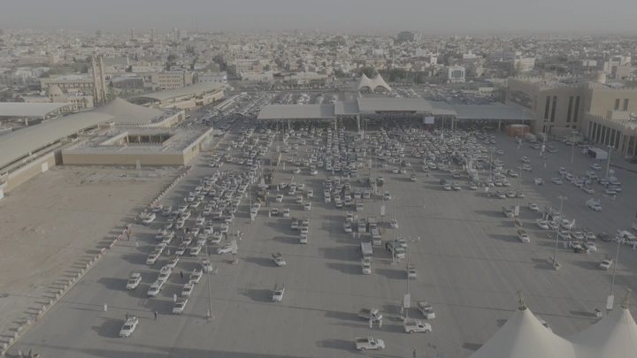 سوق التمر في القصيم من الأعلى، لقطة جوية.