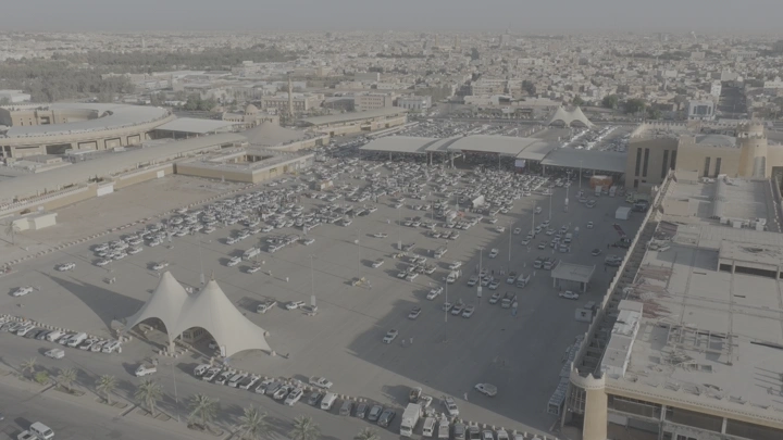 سوق التمر في القصيم، لقطة جوية نهارية.