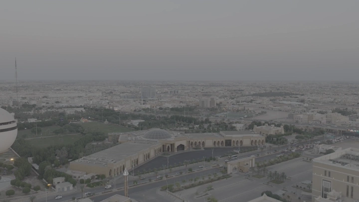 مركز الملك خالد الحضاري في بريدة، لقطة جوية عند الغروب.