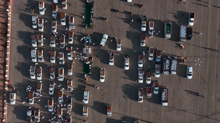 سوق التمر في القصيم من الأعلى، لقطة جوية.