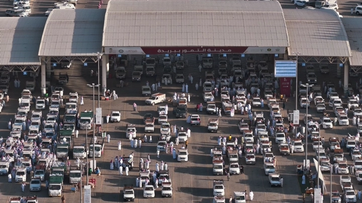 سوق التمر في القصيم من الأعلى، لقطة جوية.