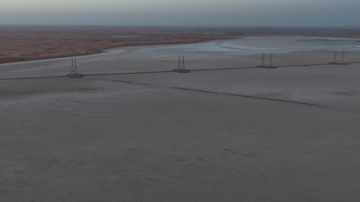 منظر لسبخة غويمض على طريق القصيم، لقطة جوية.